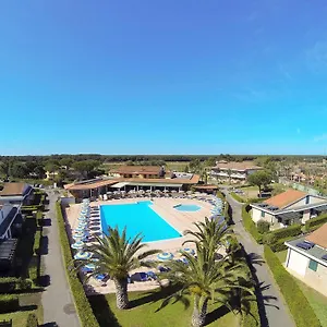 https://villaggio-turistico-la-cecinella.it-tuscanyhotel.com