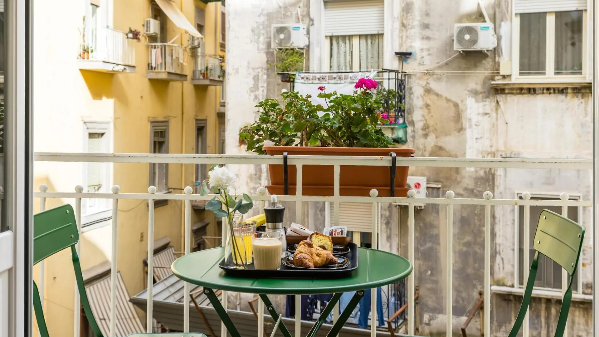 L'Angolo D'O Core Naples 0*,