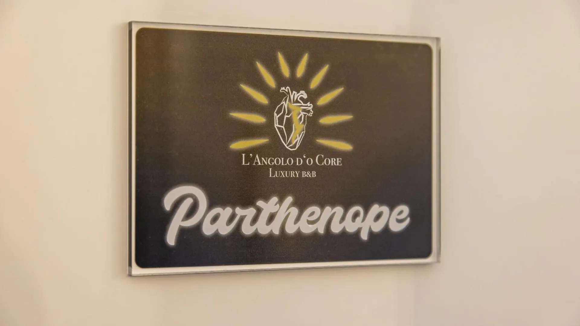 L'Angolo D'O Core Napels 0*,